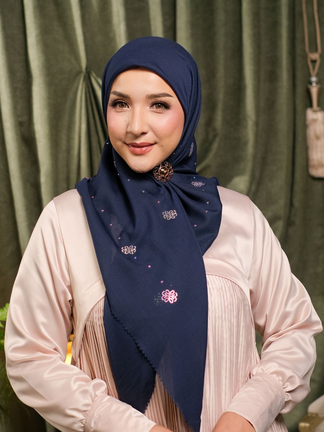 MONOGRAM KRISTAL SCARF - NAVY