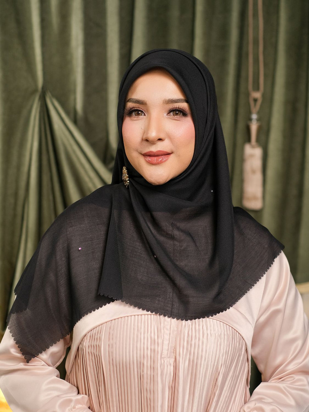 ELVARA KRISTAL SCARF - BLACK