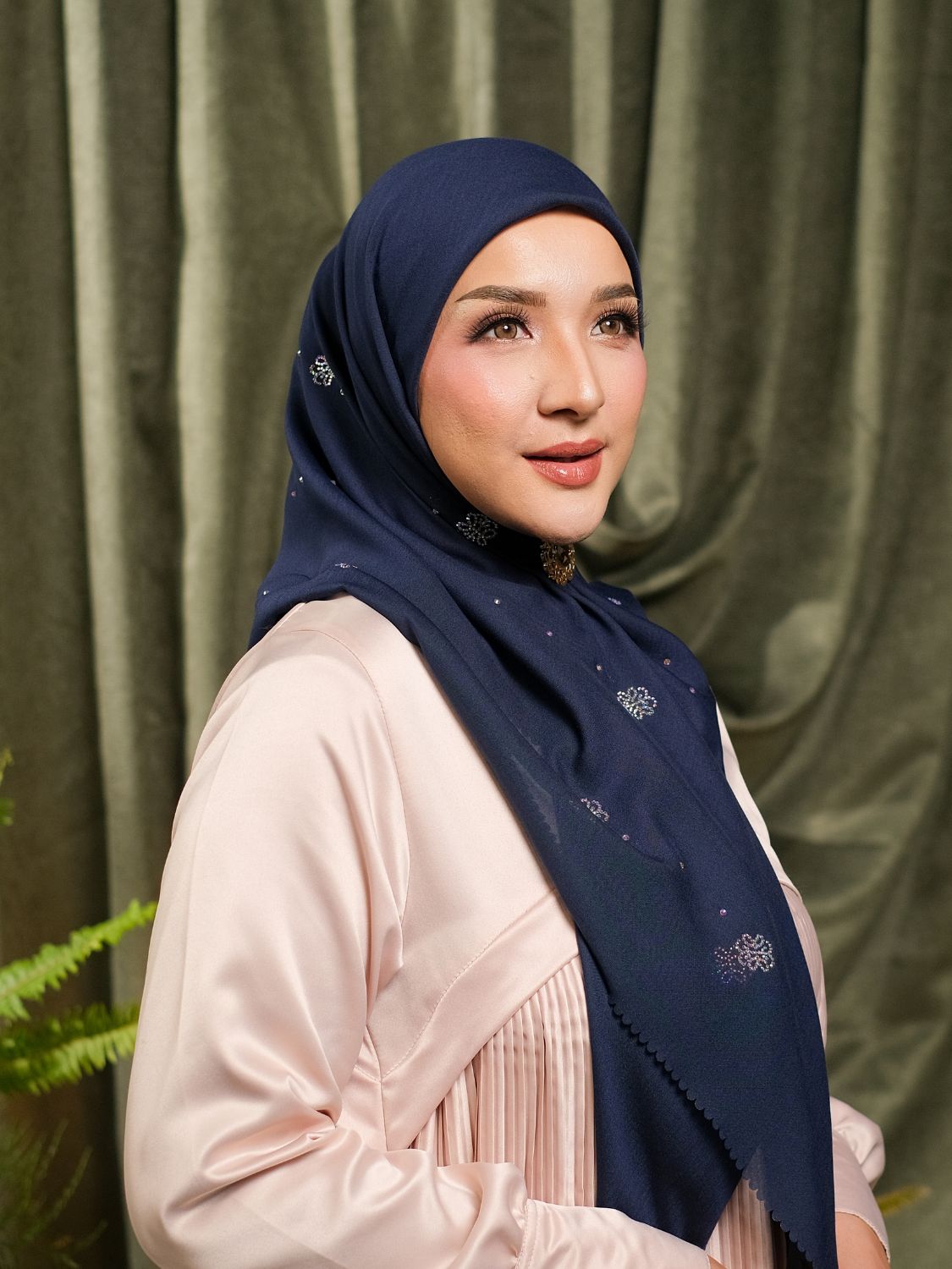 MONOGRAM KRISTAL SCARF - NAVY