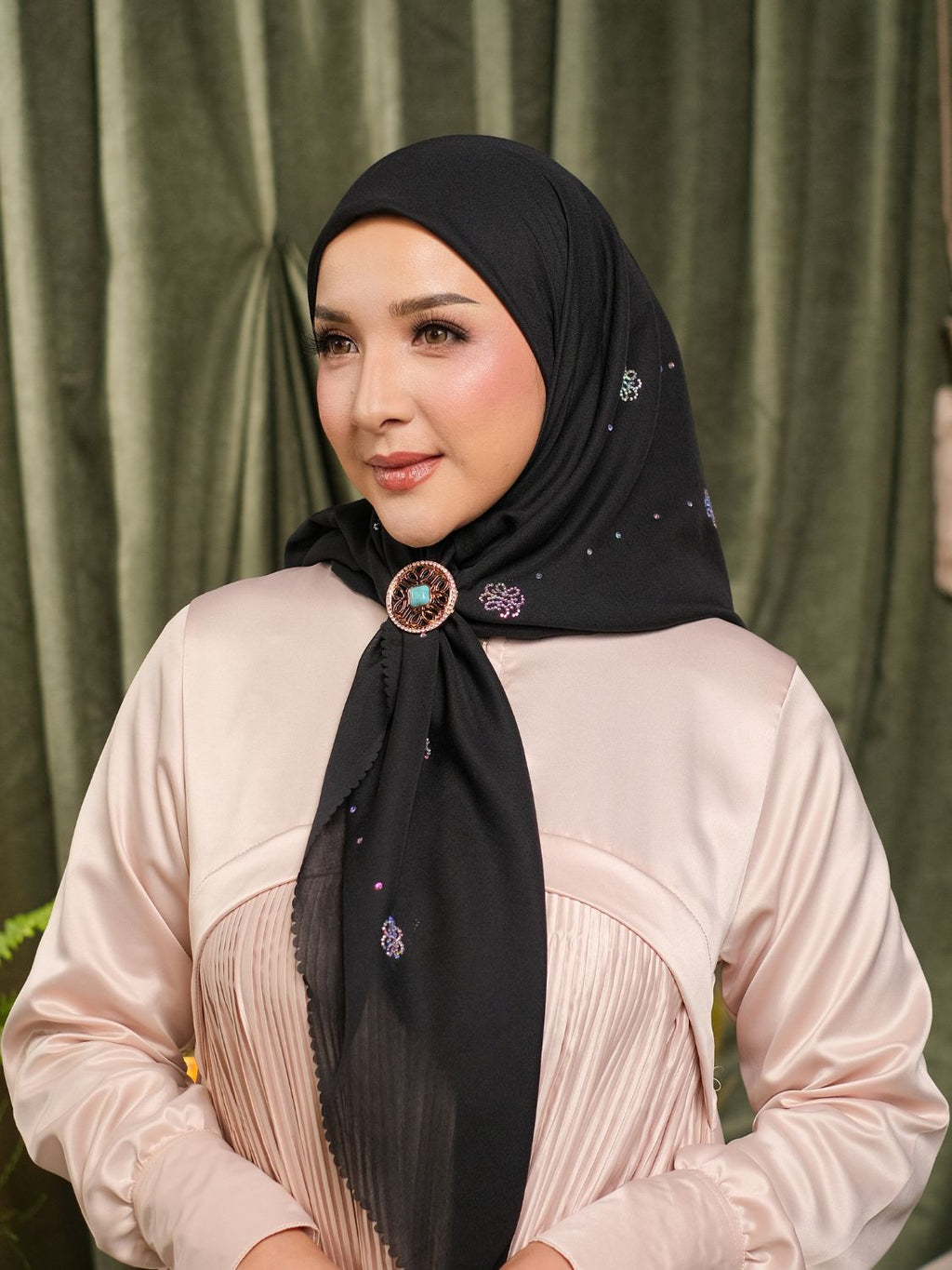 MONOGRAM KRISTAL SCARF - BLACK