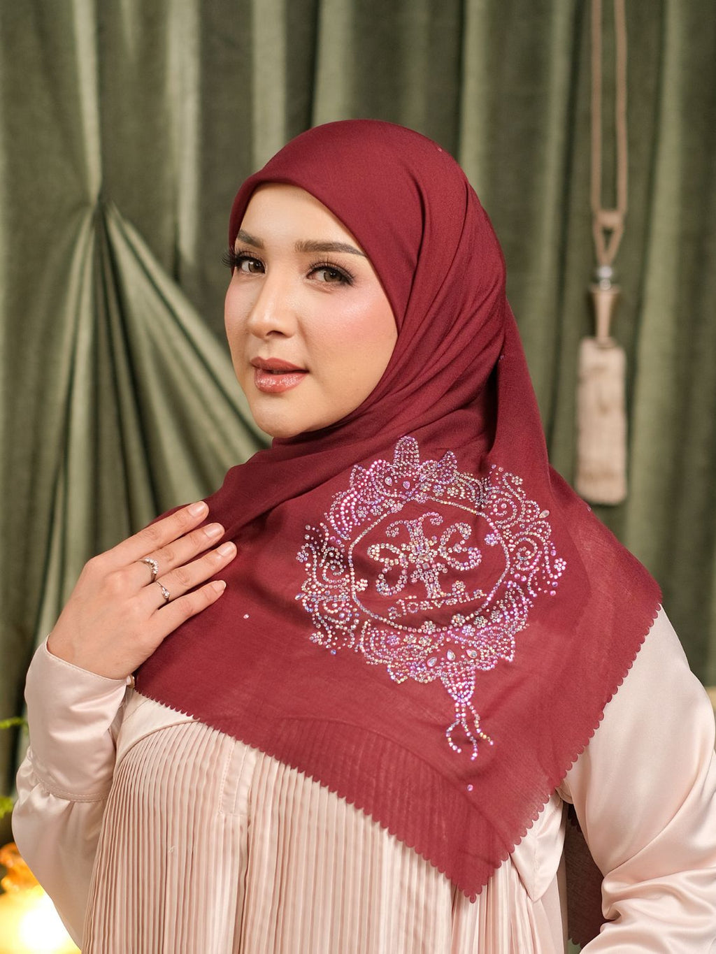 ELVARA KRISTAL SCARF - MAROON