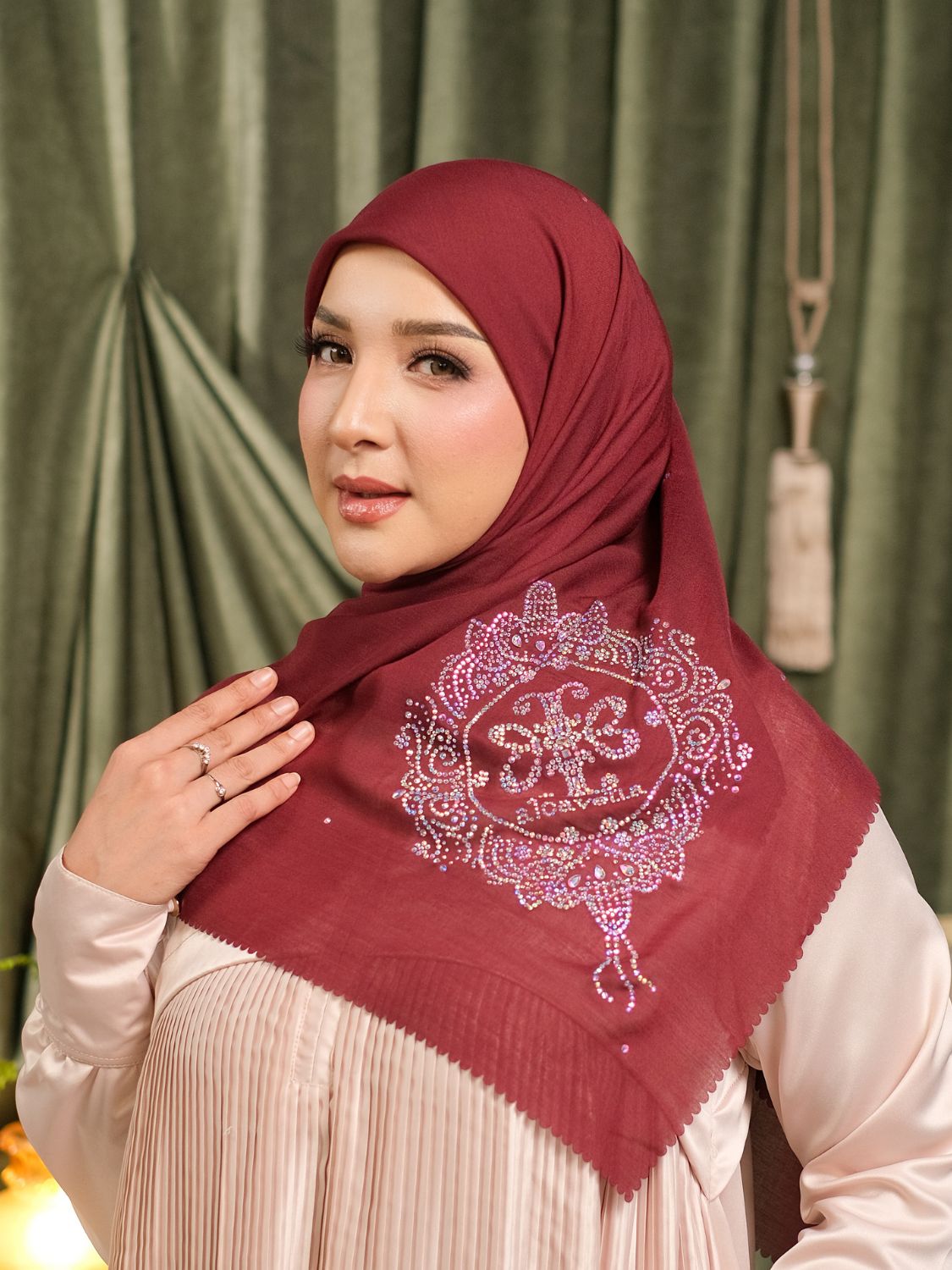 ELVARA KRISTAL SCARF - MAROON