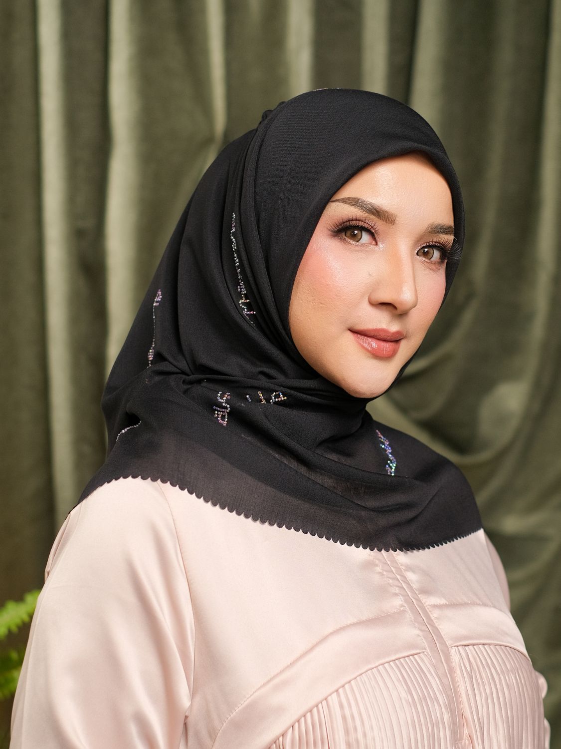 MEYSHAA KRISTAL SCARF - BLACK