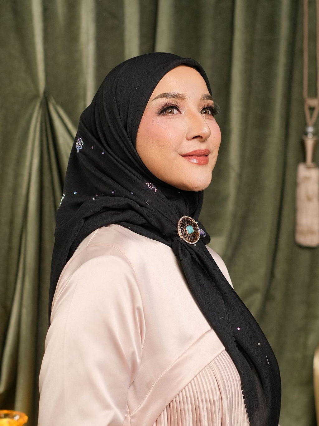 MONOGRAM KRISTAL SCARF - BLACK