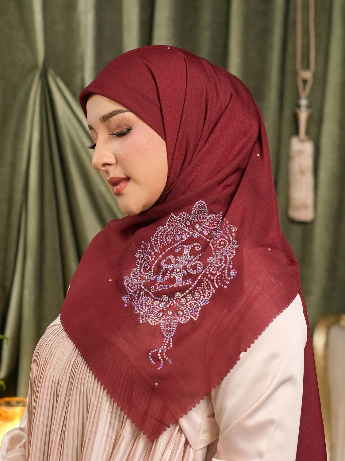 ELVARA KRISTAL SCARF - MAROON