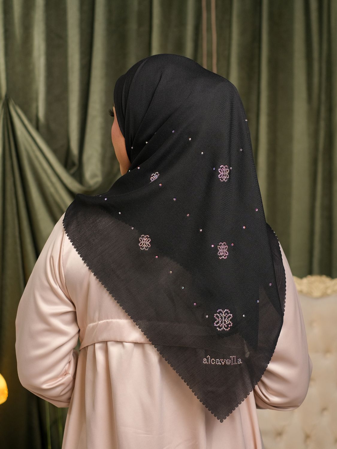 MONOGRAM KRISTAL SCARF - BLACK