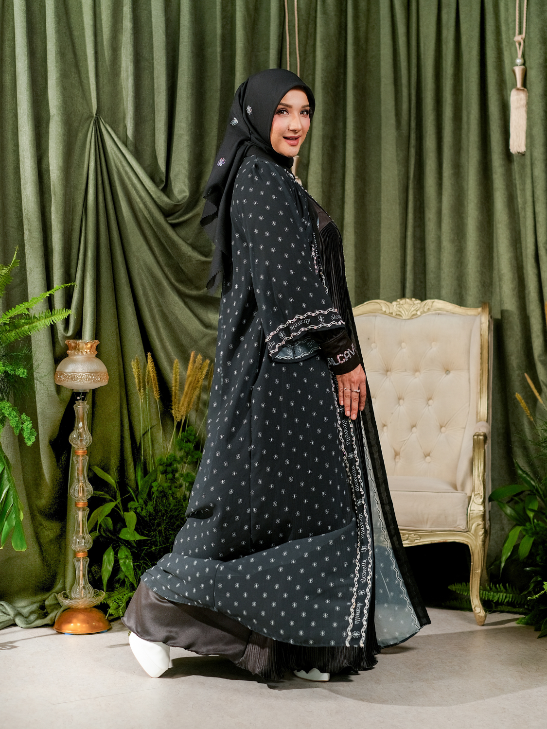 SHAIRAA ABAYA - BLACK